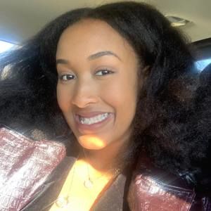 Meet your Posher, Nia